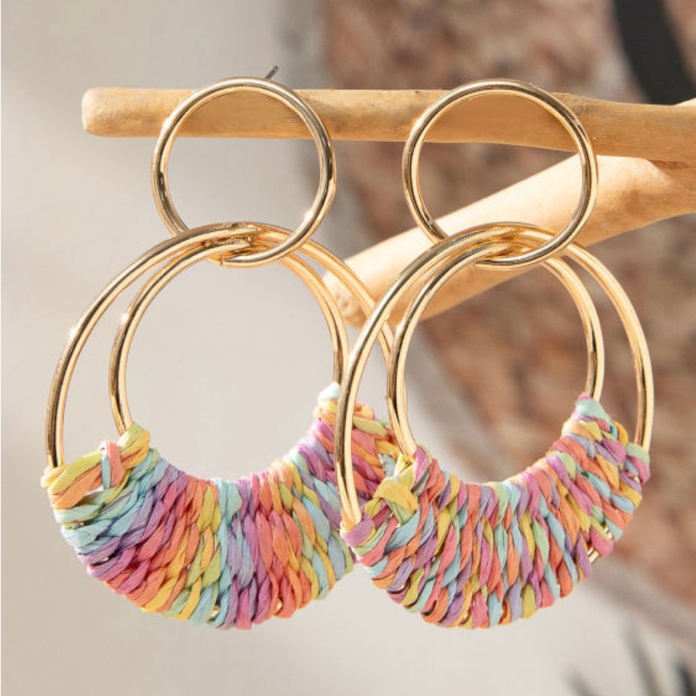 New Gold Tone Round Drop Dangle Earrings Pastel Woven Raffia Bohemian Posts - Picture 1 of 9